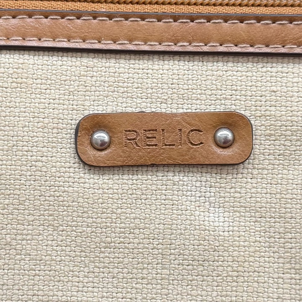 Relic Beige Wristlet with Colorful Butterfly and Flower - Picture 2 of 5
